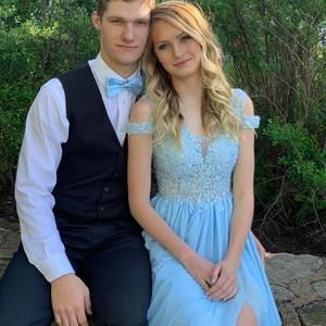 Meet your Posher, Hallie